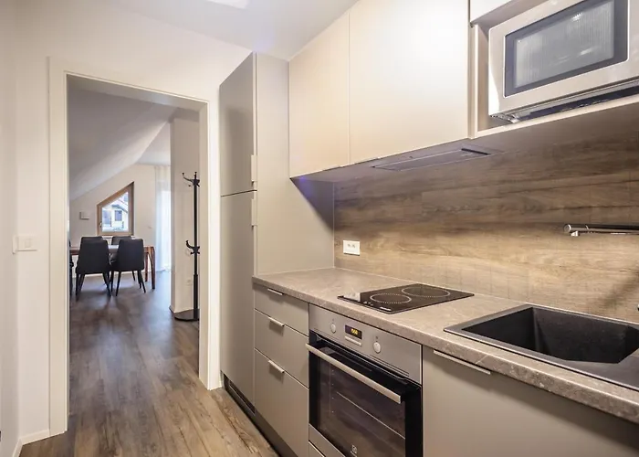 מלון דירות Tatiana 4*