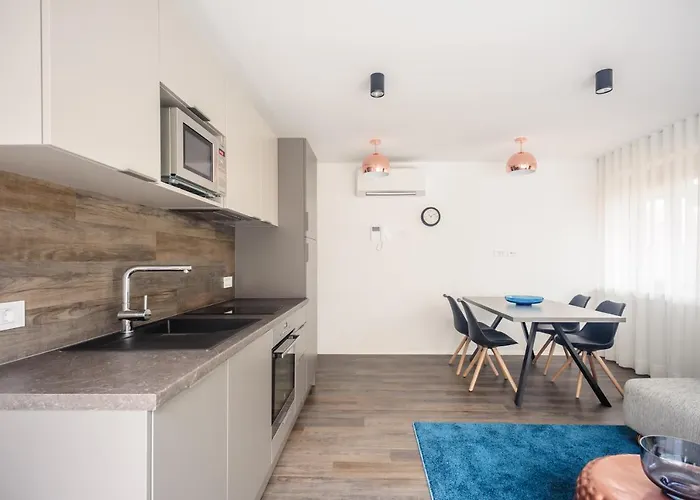 Tatiana Aparthotel 4*